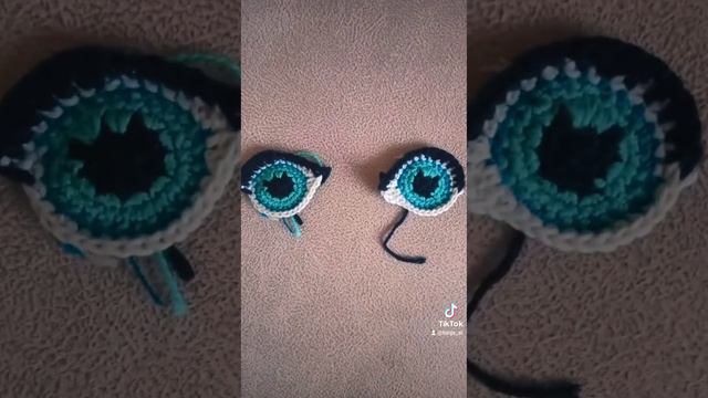 вязание крючком. глазки для куклы связанные с крючком