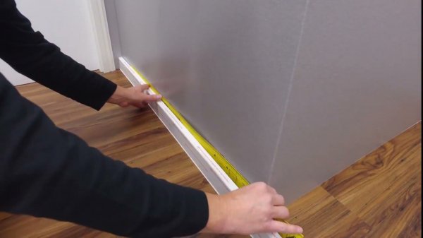 Плинтус ХДФ Dollken S60 60 мм х 2,575м 1248 Бело-серый