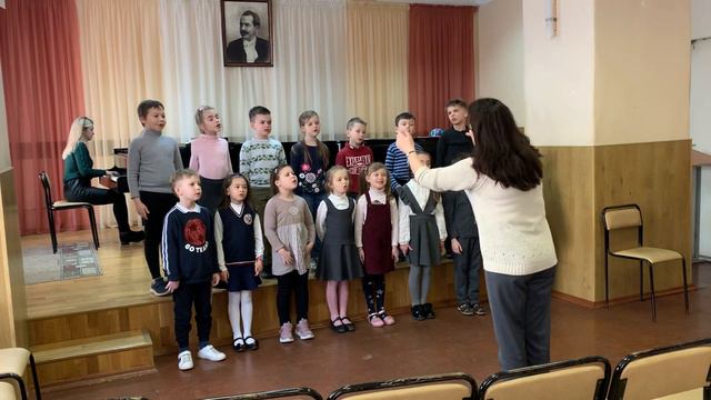 Муз. В.Кожухина сл. И. Мазнина «Простое слово» исполняет хор 1 класса ДШИ им. НН Алмазова