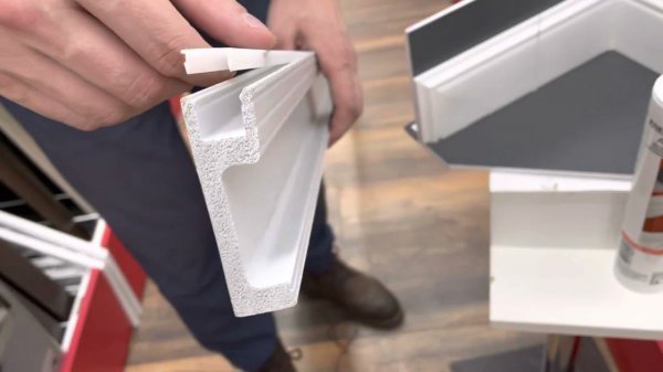 Плинтус из полистирола высокой плотности NMC Wallstyl IL10 Белый