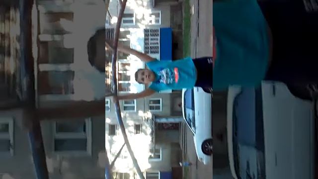 Как сделать кувырок с прогибом.