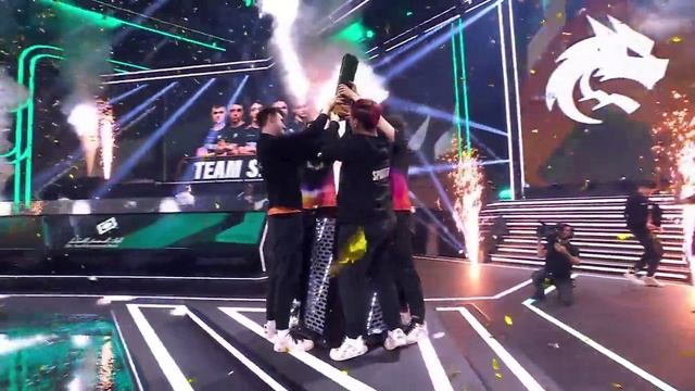 Команда Team Spirit состоящая из украинцев и русских побеждает на первом крупном турнире по Dota 2