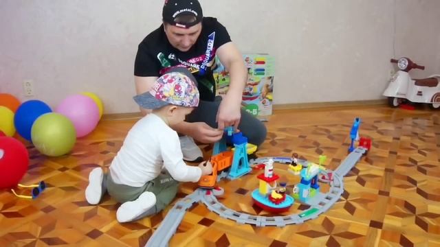 Железная дорога Lego Duplo Town 10875 Грузовой поезд! Как собрать и играть? Трофимка и папа покажут