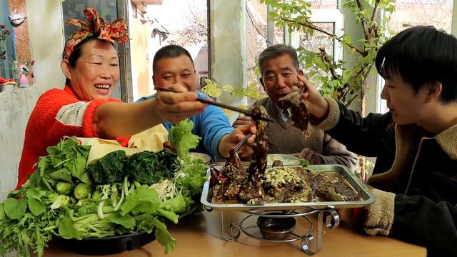菜园摘小白菜，会成炸茄子酱，蘸各种小菜，原汁原味吃着真过瘾【会成一家】