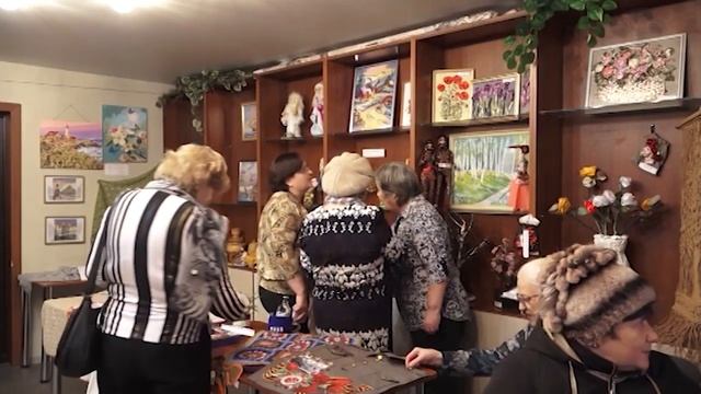 Активное долголетие   у братских ветеранов  В клубе Победа открылась ветеранская выставка поделок