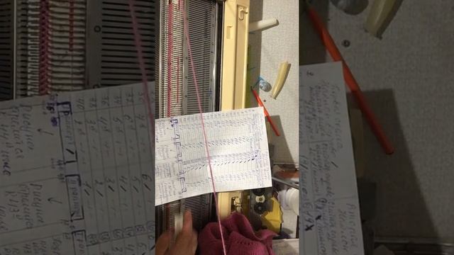 Видео урок. Вязание кофты на вязальной машине brother.