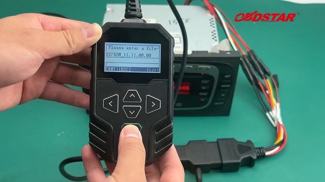 OBDSTAR MT200 reads and changes SONY TMS470 radio codes for Ford version