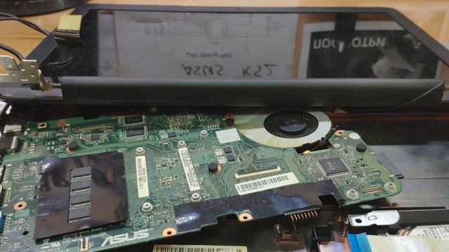 Замена матрицы AsusX555 как снять рамку