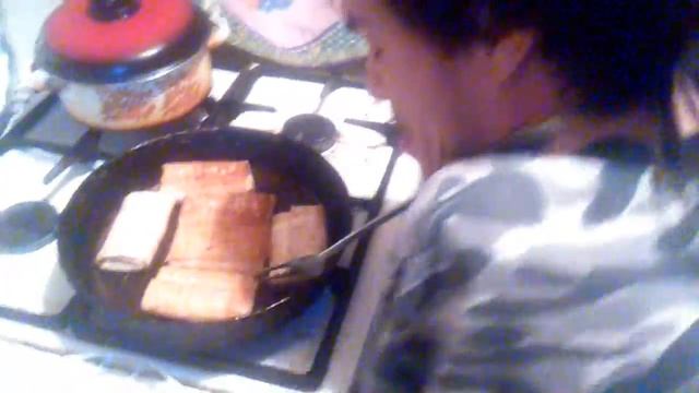 Без рук, а готовит.mp4