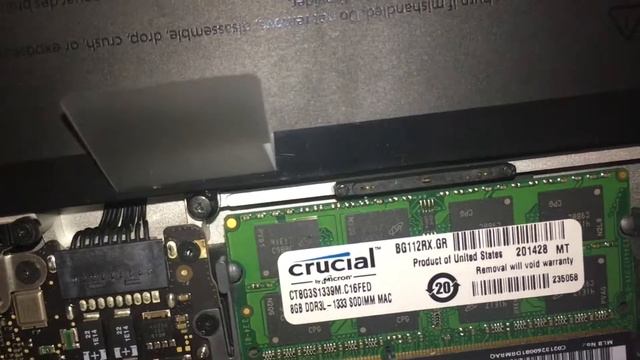 MacBook Pro (Early 2011) - Installing New Battery