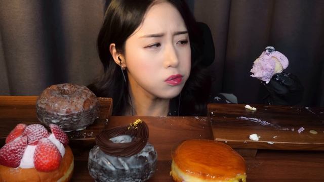 크림이 폭발하는 인생 도넛 먹방 ASMR ? 디저트 초콜릿 생크림 크림브륄레 Dessert Creamy Bread Donut Mukbang No Talking