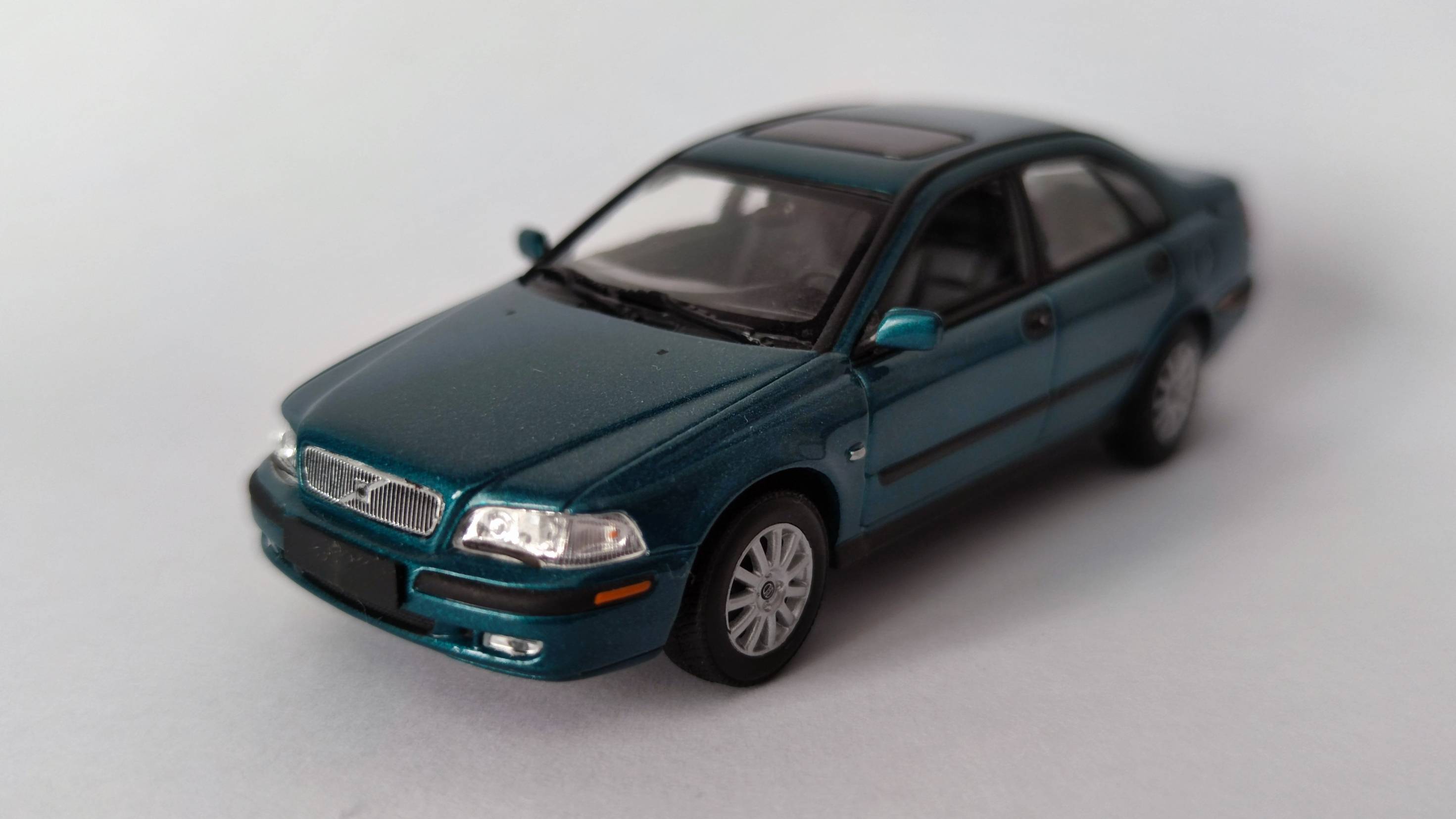 1/43 Volvo. №3 Volvo S40 (VS).