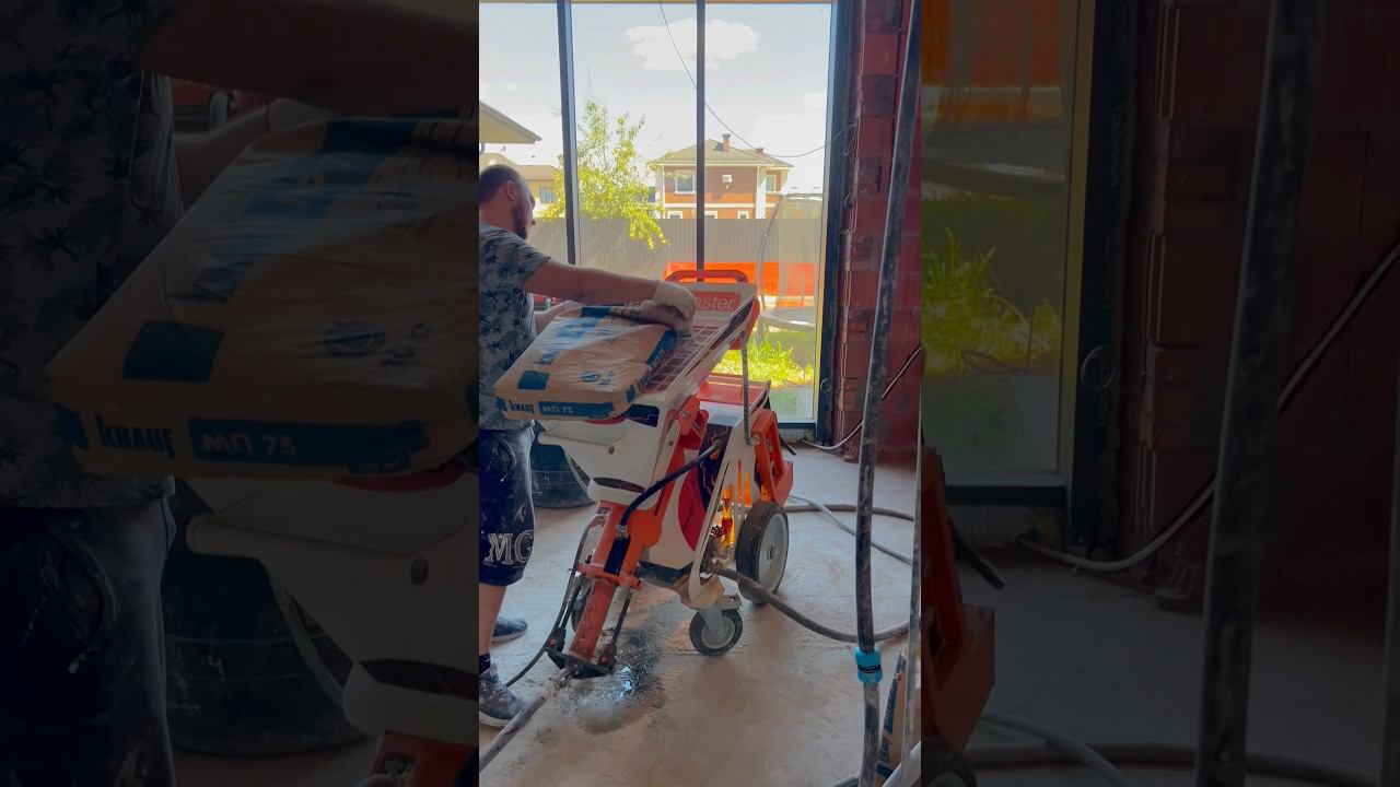 бригада работает на аккумуляторной станции SertaMaster VOLT, подача раствора на 2й этаж