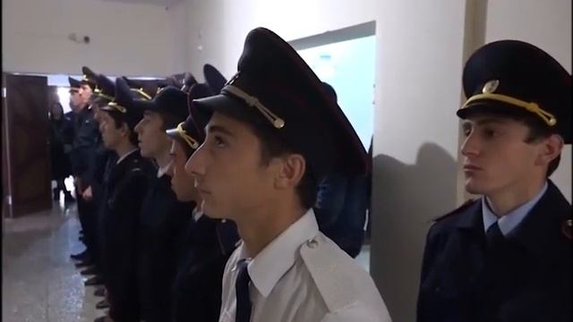 Сегодня выпускникам  учебного центра МВД РА 2018 года  вручены первые офицерские погоны.