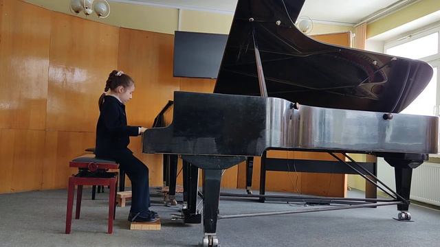 И.С.Бах.Полонез соль минор.Исп.Попова Лиза, 8 лет