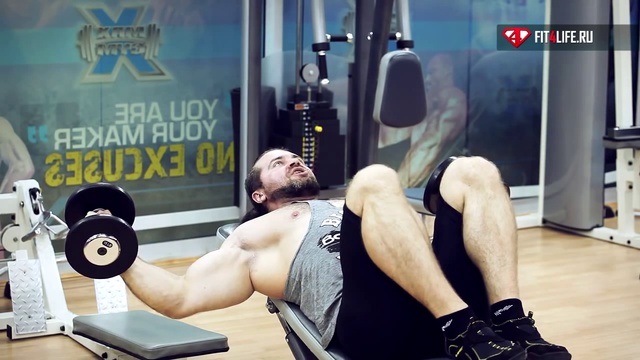 Это РАЗВОДКА ГАНТЕЛЕЙ ЛЕЖА НА СКАМЬЕ, детка!