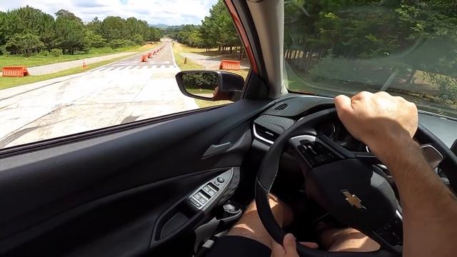 TORO 2.0 DIESEL CHIPADA VS ONIX TURBO!