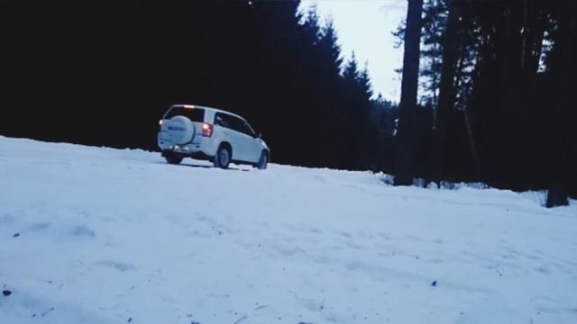 Suzuki Grand Vitara 2.4 MT Drift, Dirt, Snow, Slow Mo