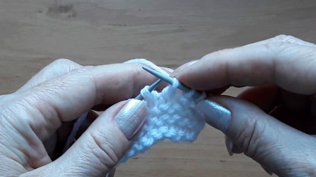 Замечательный узор спицами для начинающих.