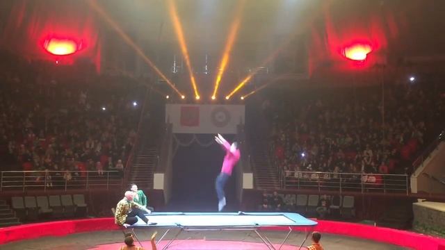 Цирк на батуте.