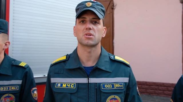Креативное поздравление с Днем матери от работников Слонимского РОЧС
