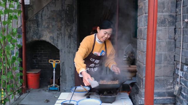 小勇卤酱大骨，高压锅炖一小时，软烂入味，大口啃肉就是过瘾！【农家的小勇】