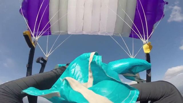 Показательный прыжок Нижневартовских парашютистов 2 августа 2015