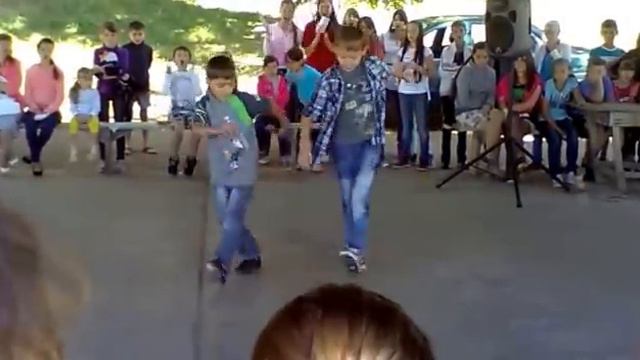 ирек танцует