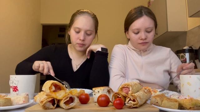 МУКБАНГ РИС С РЫБОЙ МИНТАЙ СОСИСКИ В ЛАВАШЕ ЗА 5 МИНУТ ПОХВАЛА РАХАТ ЛУКУМ MUKBANG