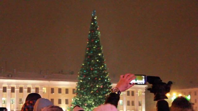 Российский Дед Мороз зажигает Елку в Кирове