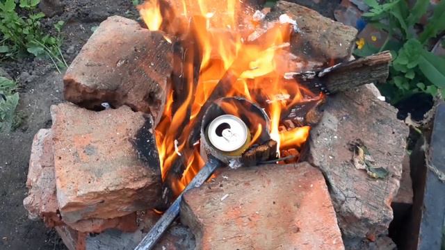 ПЛАВИМ БАНКИ АЛЮМИНИЙ первый опыт