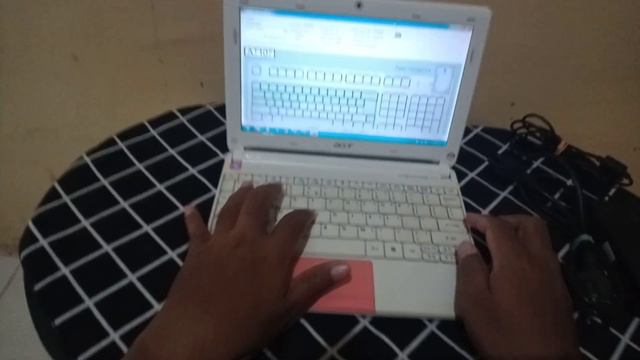 Review Jualan Acer Aspire One Happy 2 Pink
