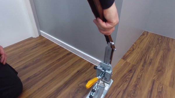 Плинтус ХДФ Dollken S60 60 мм х 2,575м 1248 Бело-серый