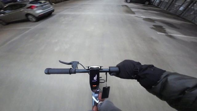 XXS Steigungstest Mit Dem NIU KQi Air 11,9 Kg Carbon Magnesium E Scooter Im Parkhaus