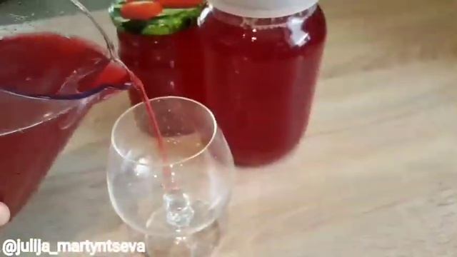 Компот из слив и черной смородины