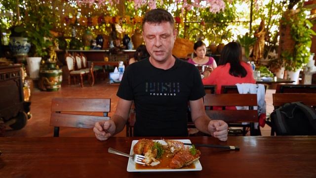 Обзор ресторана Ben Xua. Еда в музее!?