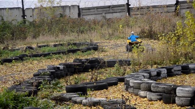 Клим на квадроцикле. 6 лет.