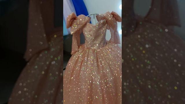 Блестящее детское платье