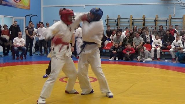 Кадыров Евгений в красном 1 бой