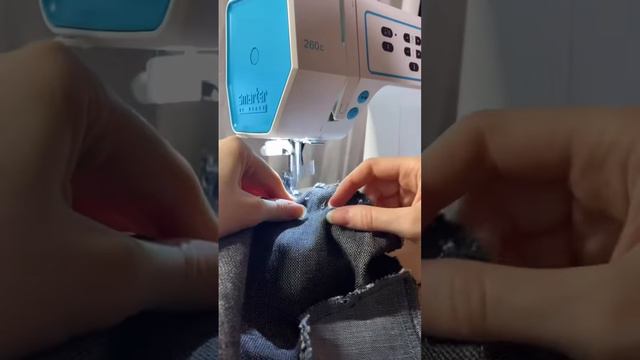 Сшила трендовые джинсы из старых♻️ #handmade #пошиводежды #джинсы