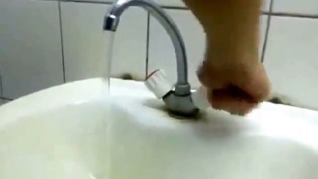 Прикол  Поющий кран