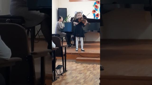 Бесараб Поліна.  Л.Бетховен. Менует, G