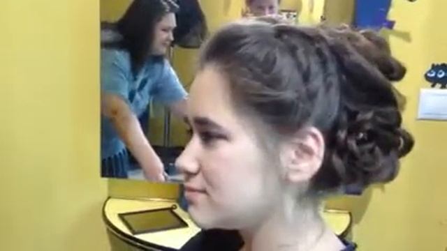 Розы из волос - очень красивая укладка на выпускной