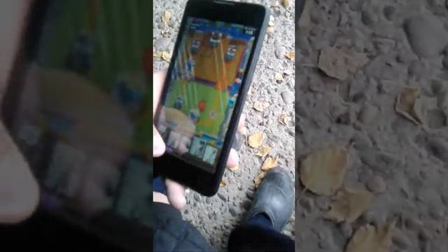 Пацан играет на 7 арене