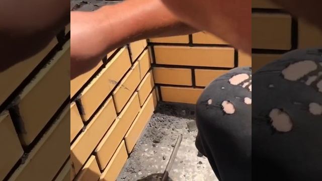 КИРПИЧНЫЙ МАНГАЛ ПОД РАСШИВКУ///КАКОЙ СДЕЛАТЬ РОВНЫЕ ШВЫ НА КЛАДКЕ///КАК ПРАВИЛЬНО ДЕЛАТЬ КЛАДКУ