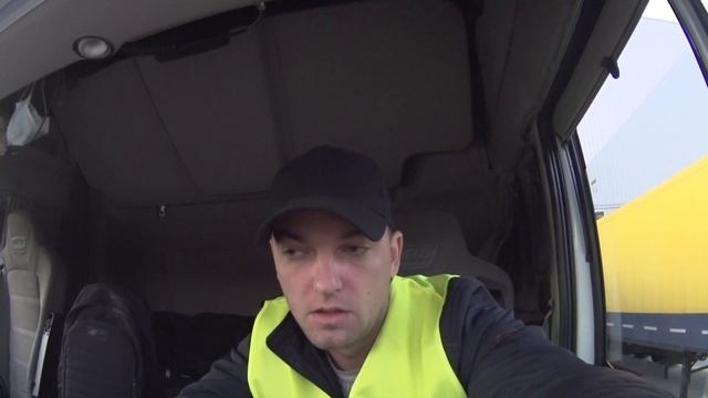 Канал про дальнобой.Ужастно грязная машина. Таксую на фуре