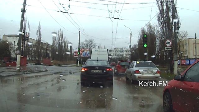 Неадекватные пешеходы бросаются под колеса в Керчи