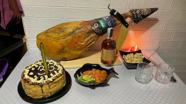 Хамон приехал к Дню Рождения