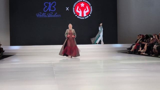 Batik Asik Menarik BELLA BURHAN #ifw2023 #fashionweek #kebaya #hijab #bajumuslim #bajusyari