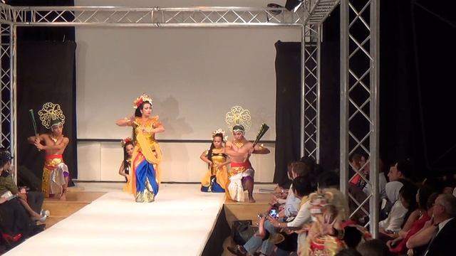 Indonesian Fashion Batik Festival 2013 In Zurich. Bali Dance ART ,Copin Larung 